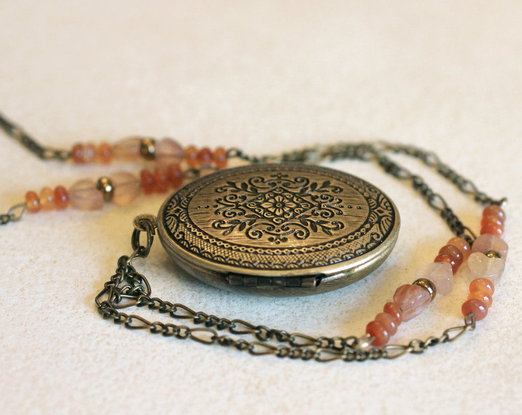 Locket Necklace with Solid Perfume. Diamond Pattern. Unique Chain with Carnelian