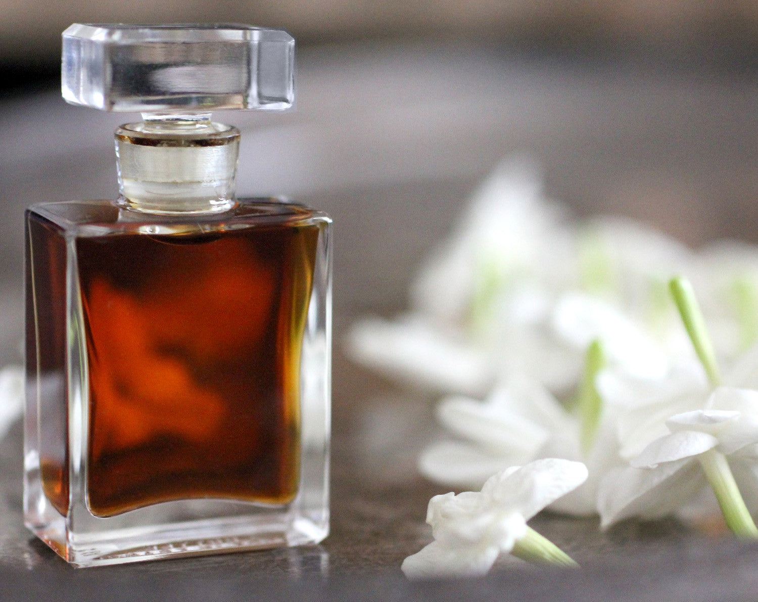 Chiaroscuro Perfume Flacon with Round Top