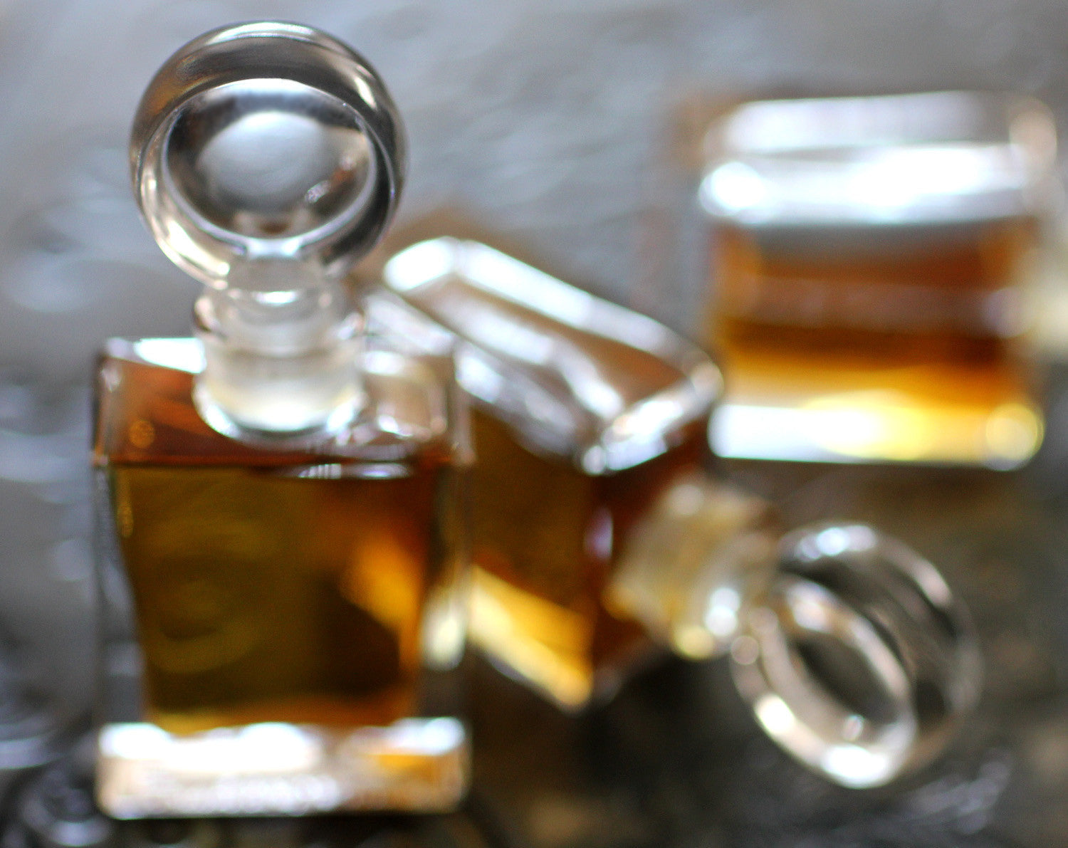 Chiaroscuro Perfume Flacon with Round Top