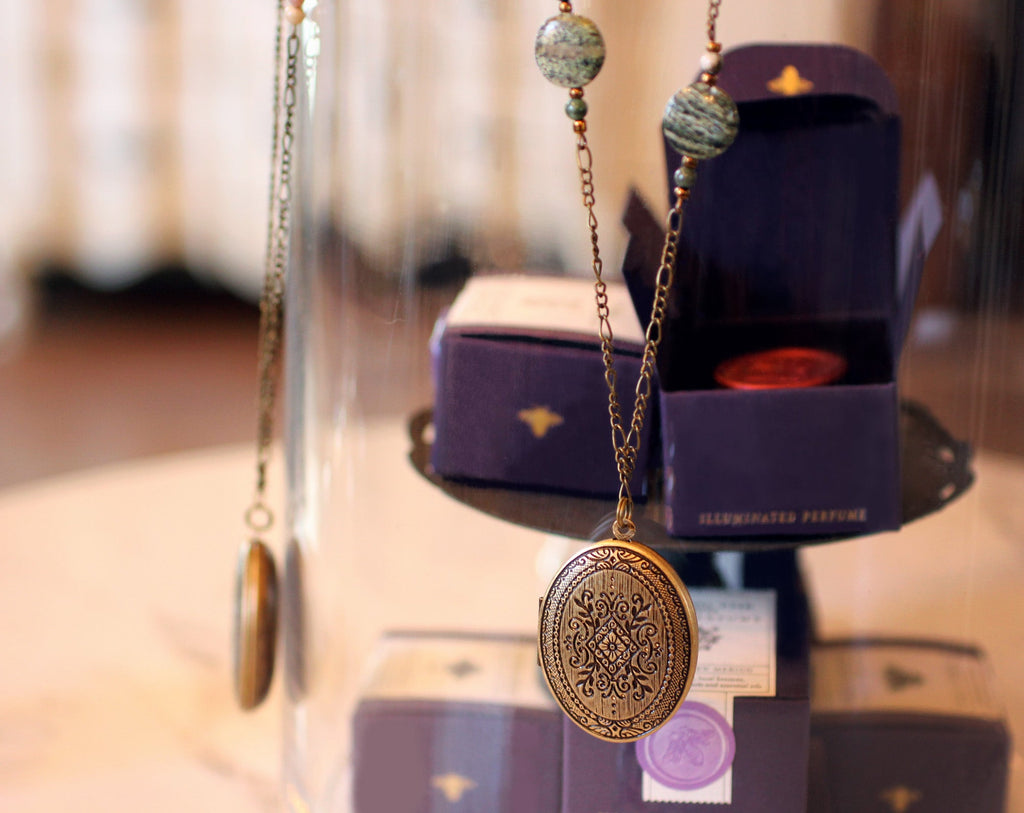 Locket Necklace with Solid Perfume. Diamond Pattern. Unique Chain with Moss Agate