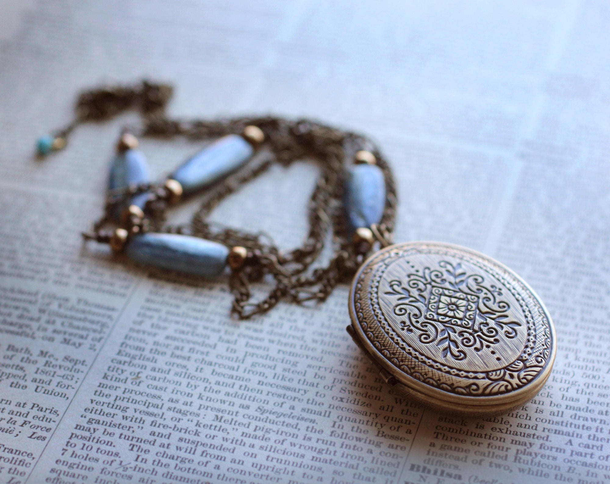 Locket Necklace with Solid Perfume. Diamond Pattern. Unique Chain with Blue Kyanite