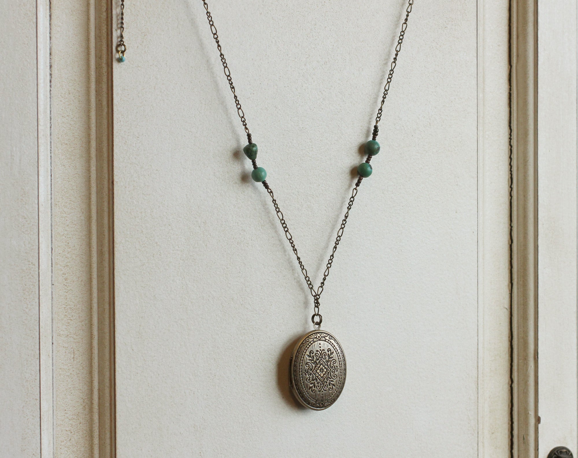 Locket Necklace with Solid Perfume. Diamond Pattern. Unique Chain with Turquoise