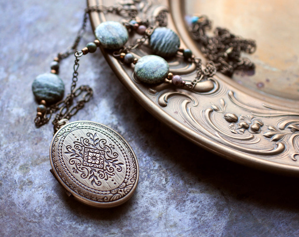 Locket Necklace with Solid Perfume. Diamond Pattern. Unique Chain with Moss Agate