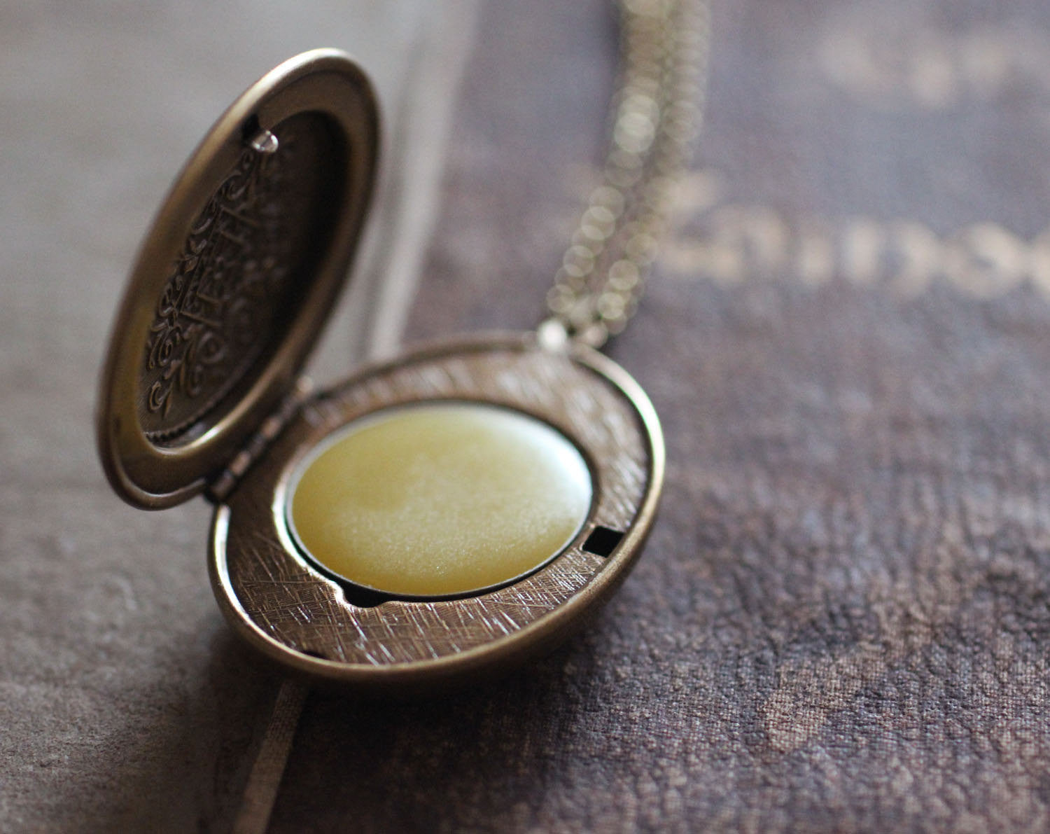 Locket Necklace with Solid Perfume. Diamond Pattern. Unique Chain with Moss Agate